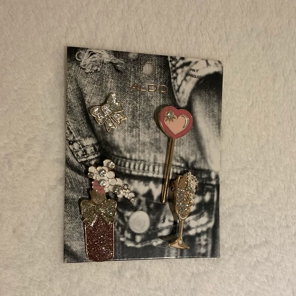4 unique pins from Aldo - Picture 3 of 5